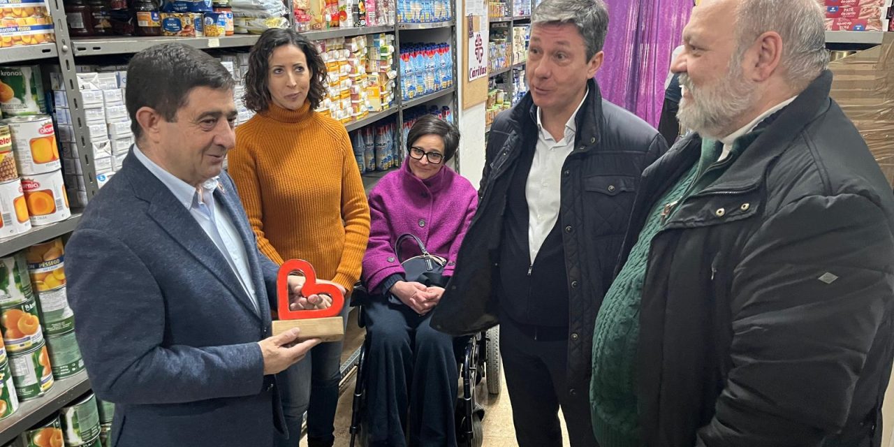 El presidente de la Diputación visita las instalaciones de la Despensa de Cáritas Diocesana de Jaén