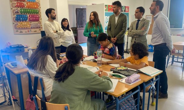 Solano pone en valor el trabajo que realiza el CEIP Navas de Tolosa, perteneciente a la Red de Comunidades de Aprendizajes